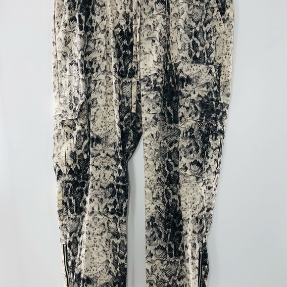 NWT INC Snake Skin Cargo Style Skinny Leg Pants - Picture 1 of 3